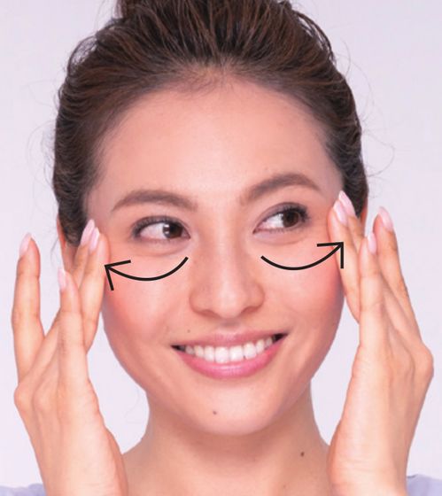 长期戴口罩用眼过度 消除眼部松弛和黑眼圈的放松按摩