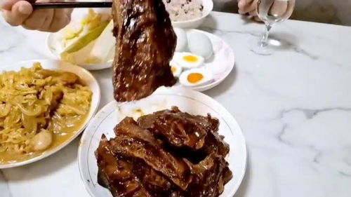 吃了牛肉可以喝酒吗(吃了牛肉可以喝水吗)