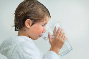 宝宝早学用水杯好处多,怎么让宝宝快速学会喝水