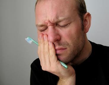 鼻窦炎半边脸疼牙疼头痛,鼻窦炎引起哪些症状头痛及局部疼痛额头疼痛耳鸣牙痛