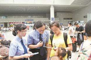 江西南昌 法律服务流动号 向旅客进行法治宣传 