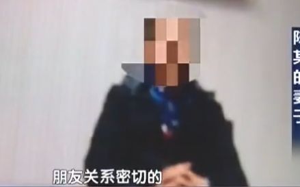 妻子把 绿帽 带回家 与情人在家私会被丈夫发现,情人被刺重伤