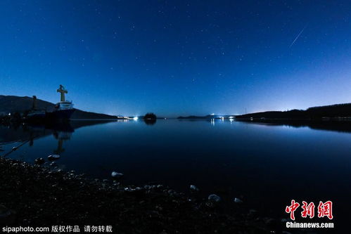 双子座流星雨绽放静谧夜空 