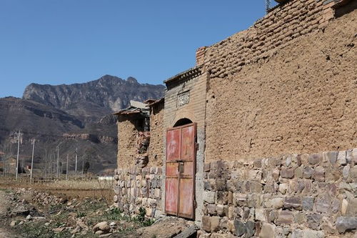 河南大山 神秘 建筑立地头,旁边多是坟地,你知道是干啥的吗