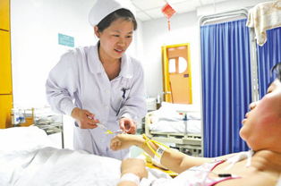 动车上一孕妇突然晕倒 宁波医生护士联手救护 