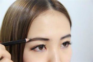 女人化妆重点之一就是眉毛,学会3个技巧,手残也能画出自然眉形