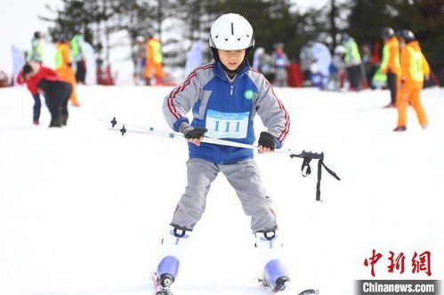 江西五百名孩童学滑雪迎冬奥 体验户外滑雪乐趣