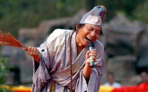 1985年,53岁的游本昌拍 济公 遇到了三件怪事,之后便皈依佛门