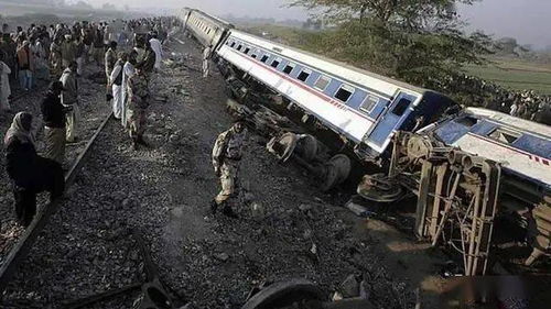突发 两列火车相撞 已致62人死亡