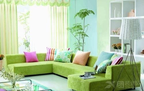 绿色墙面搭配什么颜色沙发好看