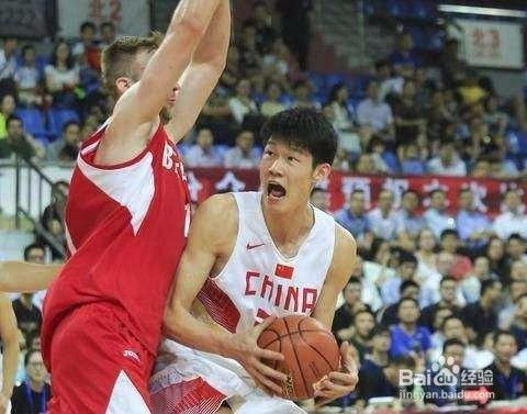 中国进NBA最新排名引发球迷狂热：勇士、火箭蝉联榜首，篮球热潮再度掀起