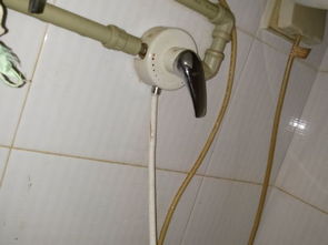 热水器水管坏了 请问怎么换呢 