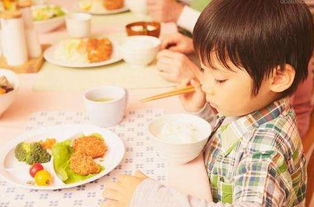 为什么孩子从幼儿园回家后还要吃饭 