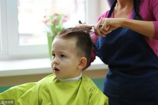 孩子讨厌去理发店,家长该不该强制孩子剪符合自己审美的发型