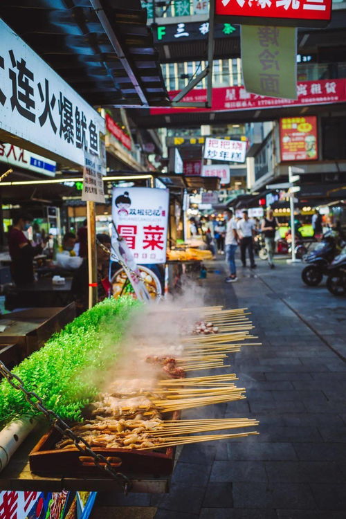 给摆地摊的朋友指条明路,成都这些地方夜市很红火