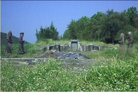 道士发现一处真龙吉穴,此人选为墓地,几十年后孙子果然当了皇帝