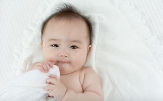 宝宝吃奶时吐奶 小孩吃奶吐奶原因及处理方法