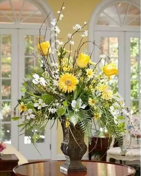 客厅花瓶适合插什么花,47Cm花瓶插什么花适合？