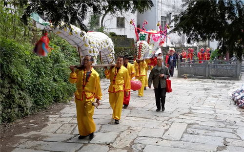 休宁县 舞起板凳龙 欢庆丰收年 