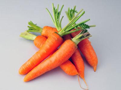 红胡萝卜和黄胡萝卜哪个有营养价值高,胡萝卜红色的好还是橙色的好？