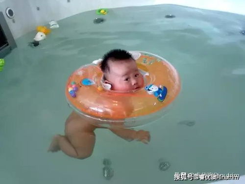 婴儿游泳时到底要不要戴脖圈 宝宝游泳这些事你了解多少