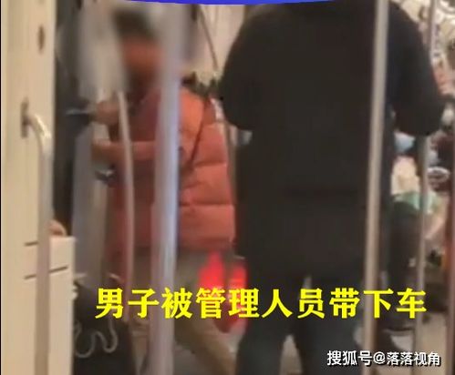 江苏男子在地铁上被女子扇耳光,全程不敢抬头, 摸不够了是吧