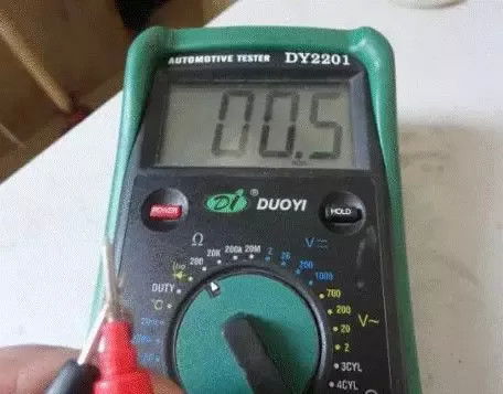 如何使用万用表测量漏电值？