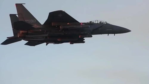 韩国F15k战机发射金牛座巡航导弹 
