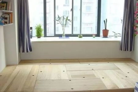 衣柜和榻榻米下边需要铺地板或者瓷砖吗(榻榻米衣柜底下的空间)