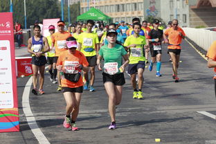 2016广州马拉松赛开跑 3万名运动员参赛 