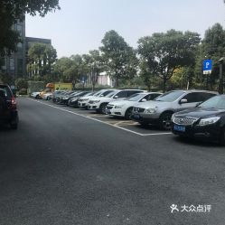 奥体附近有免费停车的地方吗(余杭奥克斯附近停车场免费)