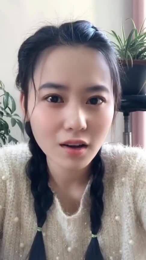 男人眼中所谓的极品美女,大概就是这种长相吧 