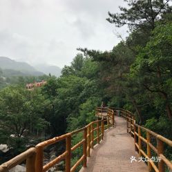 鱼鳞坝景区在什么地方(平江鱼鳞坝免费停车场电话)