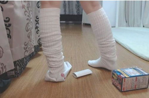 女生穿袜子冷知识(为什么女生喜欢露袜子)(为什么女孩子喜欢穿袜子睡觉)