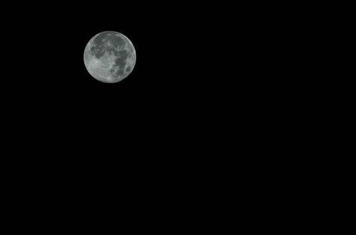月亮叠加摄影方法(月亮重叠)