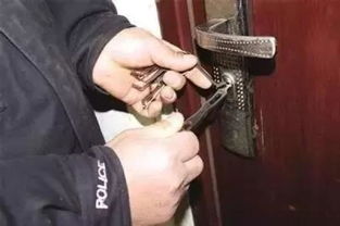 武汉一 锁匠 警察说服千户居民换锁芯,入室盗案降五成 