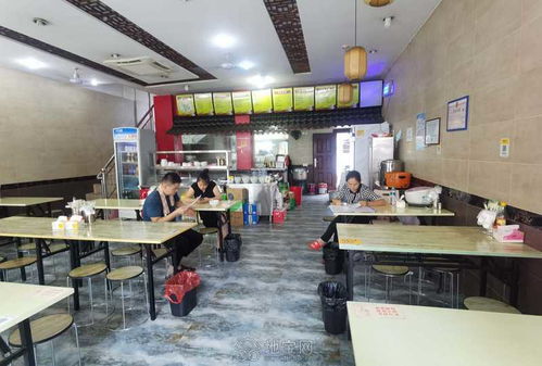 火炬二路餐饮店转让,小区门口,门头宽 南昌店面转让 