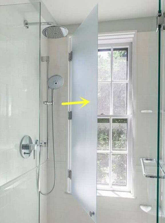 淋浴房,还是装这种玻璃窗最适合 不显水渍保护隐私,窗帘也省了