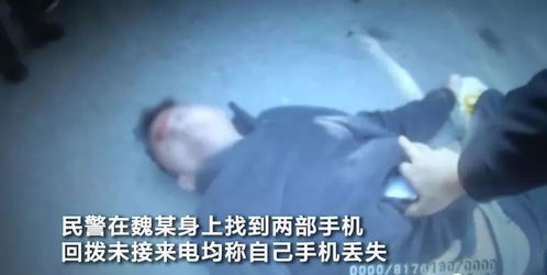 男子猛灌一瓶白酒醉卧街头,咋这么高兴 民警来了 呵呵