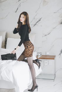 韩国长腿美女性感豹纹短裙私房照