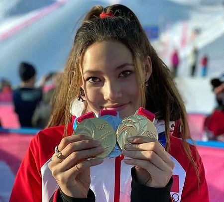 谷爱凌不到24小时,获得两枚金牌,有个疑问,她为何转为中国籍
