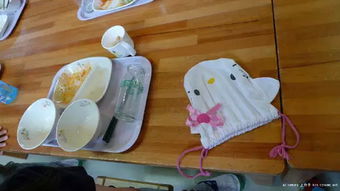 日本孩子在校是如何进餐的 而我们是不是帮孩子太多太多...