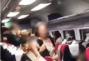 中国夫妇在英国火车上,遭白人辱骂 滚回国 ,丈夫起身试图迎战 