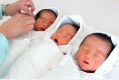 自然怀孕产下三胞胎的机率是怎样的