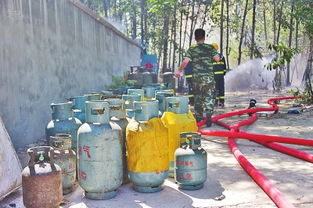 郑州燕庄附近一非法液化气灌装点爆炸引发大火