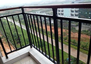 露天阳台护栏设计多高才安全 复式阳台的尺寸标准