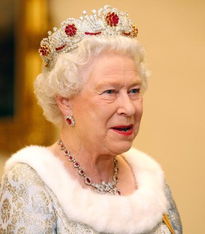 绝对奢华 盘点英国女王的天价皇冠珠宝 