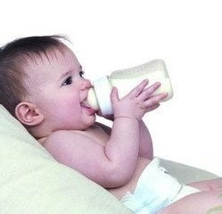 婴儿喝羊奶有什么好处和坏处(婴儿喝羊奶的好处和坏处)