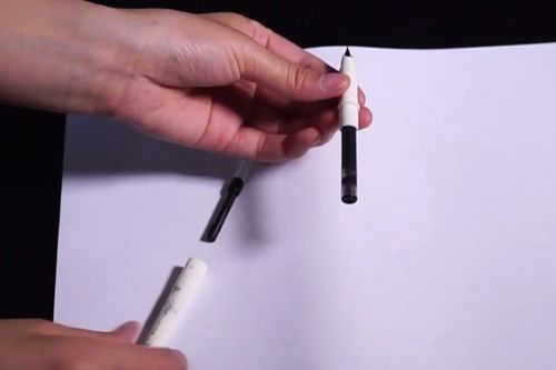 钢笔墨囊怎么安装，墨囊怎么装到钢笔上去