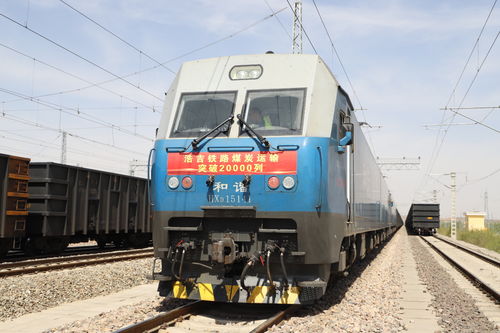 纵贯南北的能源运输大通道 浩吉铁路开通运营